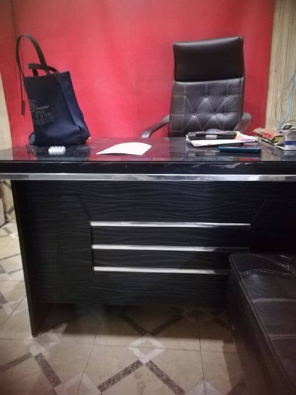 office chair and table 03226814332 3