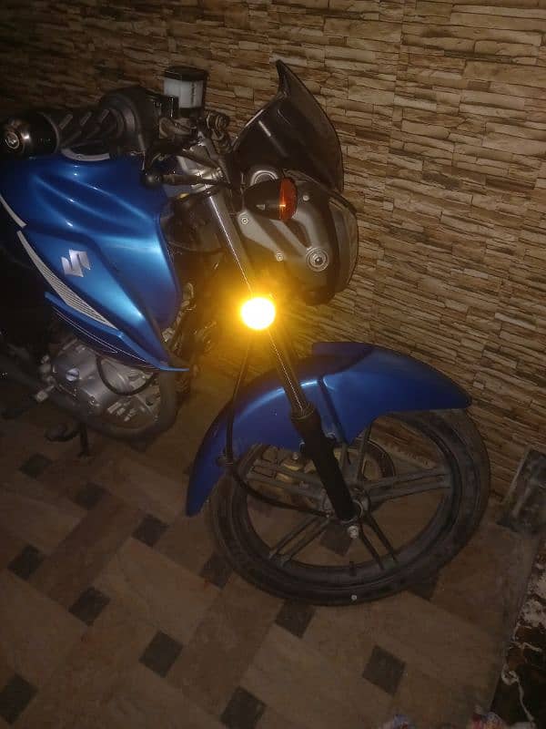 SUZUKI GSX 125 LIKE ZERO METER BIKE JUST 600KM USED 1