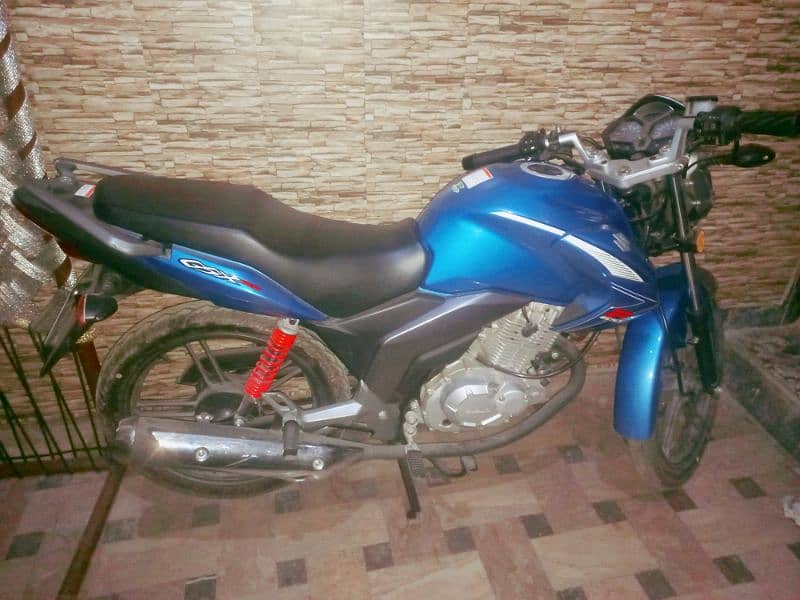 SUZUKI GSX 125 LIKE ZERO METER BIKE JUST 600KM USED 3