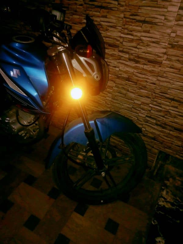 SUZUKI GSX 125 LIKE ZERO METER BIKE JUST 600KM USED 7