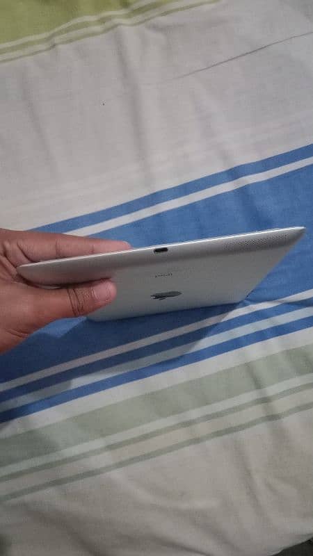 iPad 4 10/10 condition 2