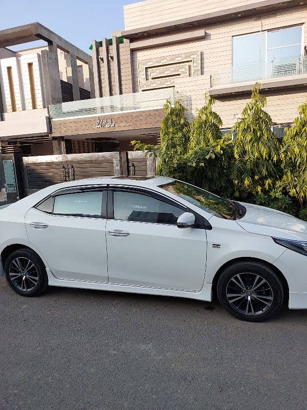 Toyota Altis Grande 1.8 2017 4