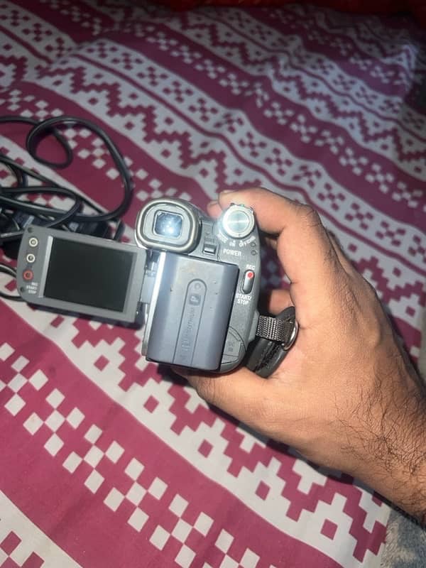 Sony Handycam DCR-HC26 3