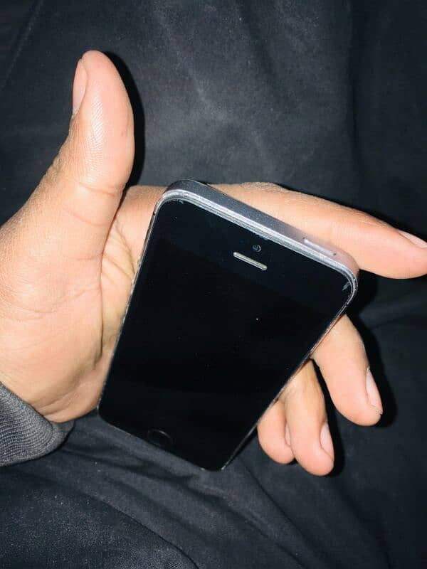 iphone 5s . . . . . 2