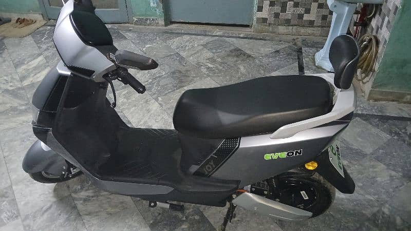 EVEON Electric Scooty 3