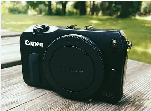 EOS M Canon Made in Japan come from France 2