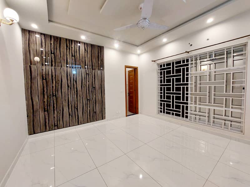 10 Marla New house for rent in bahria town 9