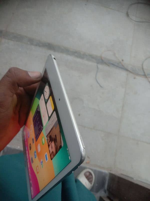 mere pass iPad mini 5 hai use mein condition 10 by 8 all okay 0