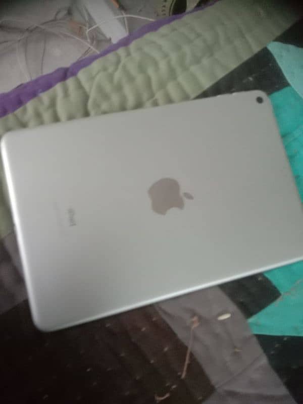 mere pass iPad mini 5 hai use mein condition 10 by 8 all okay 2