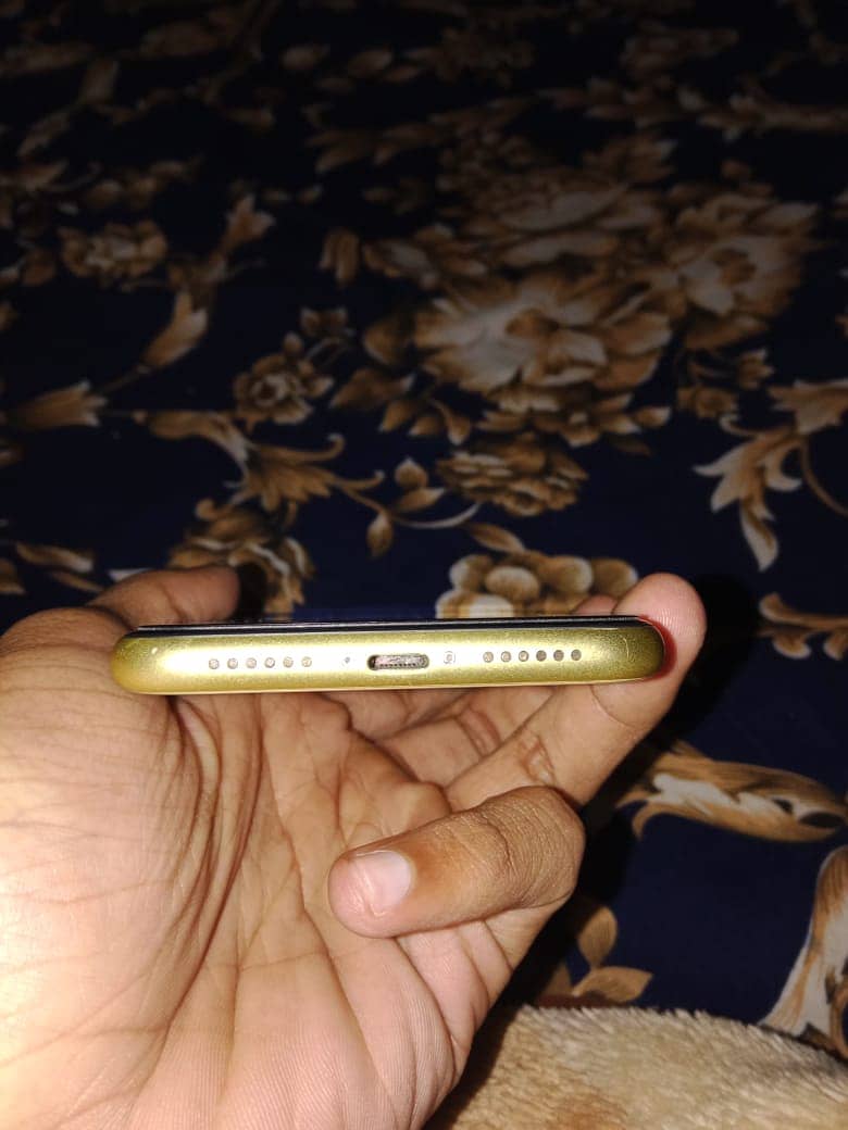 Apple iPhone 11 jv 4