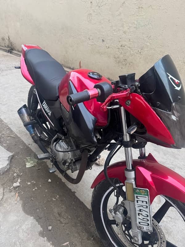 ybr 2015 model but registered 2018 orignal colour is gray 4