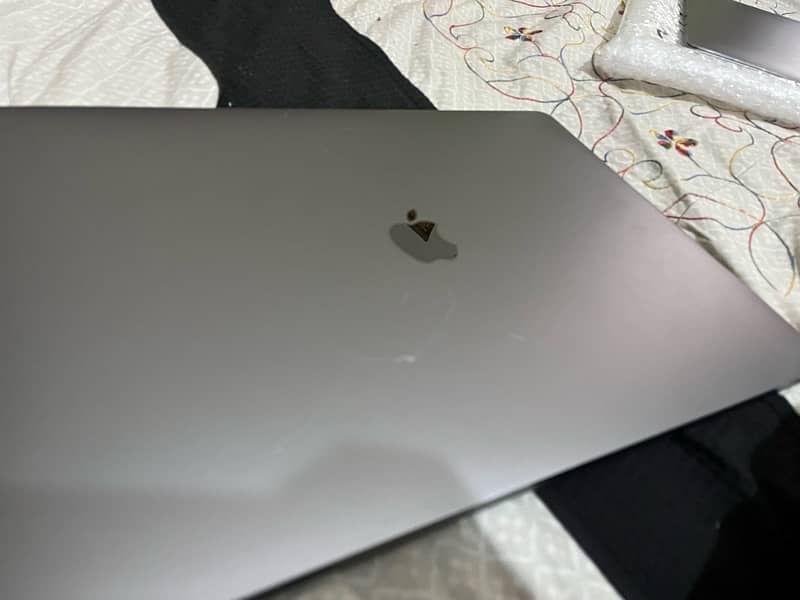 Macbook Pro i7 16” 2019 2