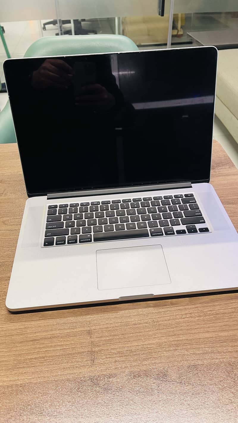 MacBook Pro 2015 - 16GB ram, 256GB SSD - 15 inch 1