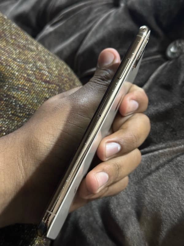 Iphone xs max 256gb PTA approved golden 3