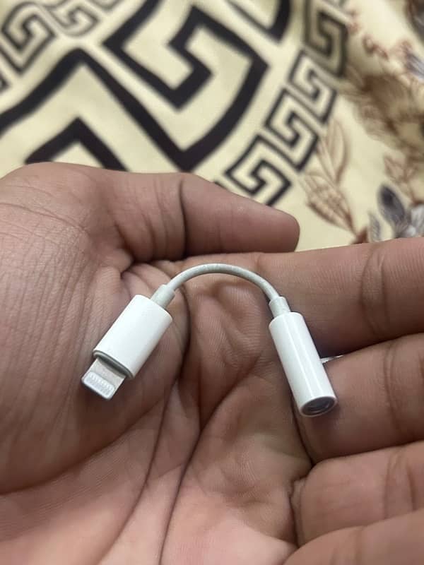 Apple Original 3.5mm to lighting connector And Original 2m cable 2