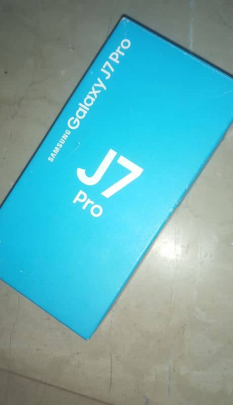 SAMSUNG J7 PRO 1