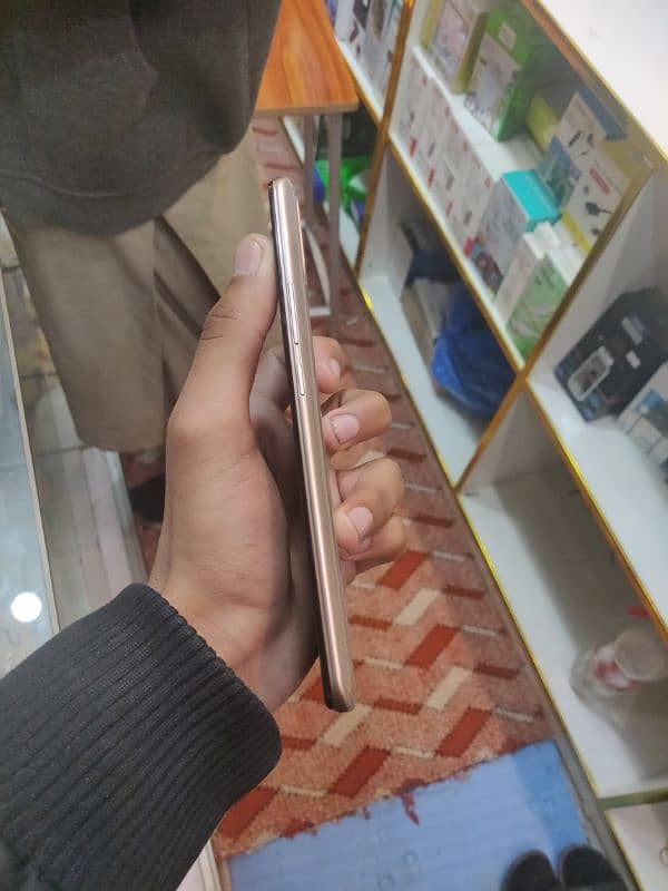 Infinix hot 11 play 4 64 10/10 urgent 6