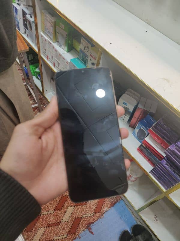 Infinix hot 11 play 4 64 10/10 urgent 7