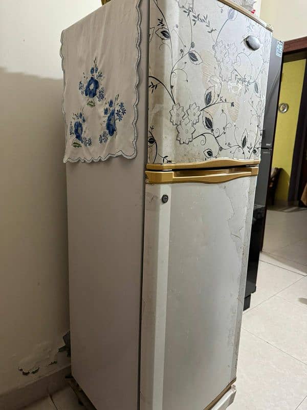 medium size refrigerator for sell 0