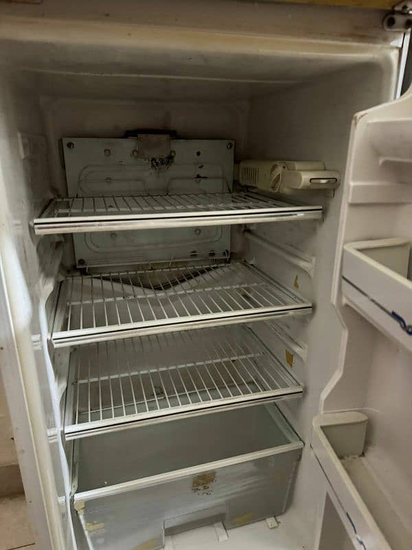 medium size refrigerator for sell 1