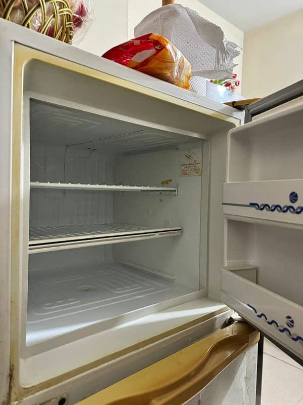 medium size refrigerator for sell 2