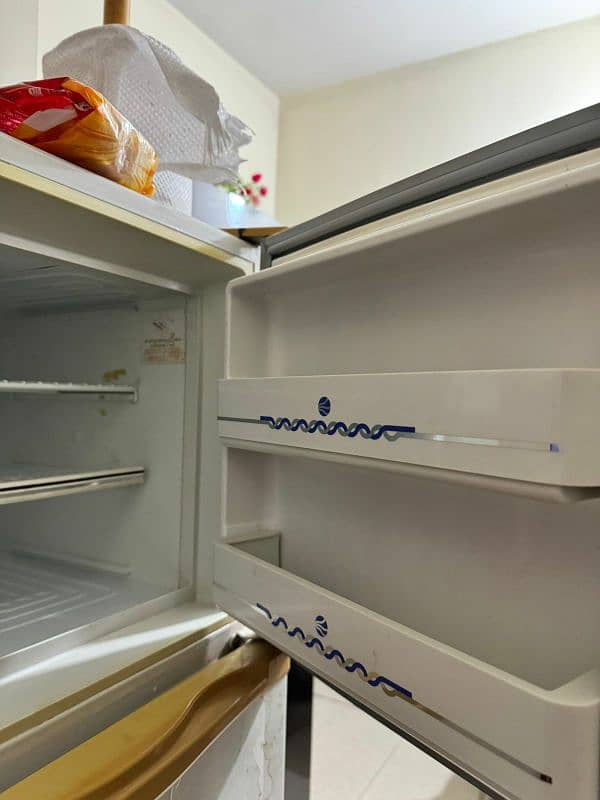 medium size refrigerator for sell 3