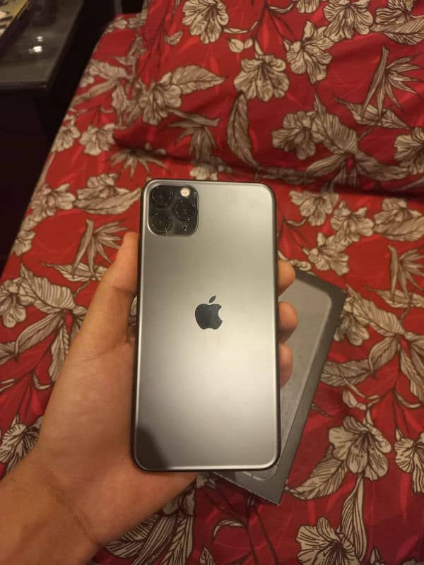 iPhone 11 Pro Max with original box 0