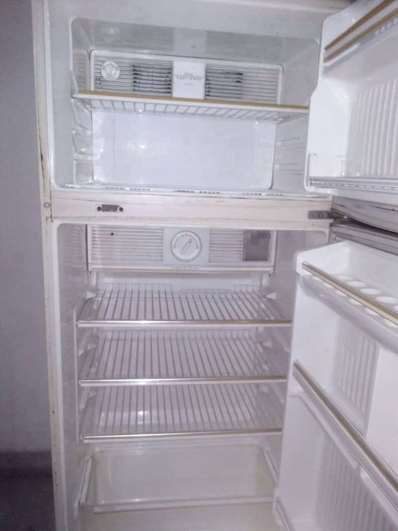 Old Refrigerator for sale/Japanese Fridge for urgent sale in Karachi 3