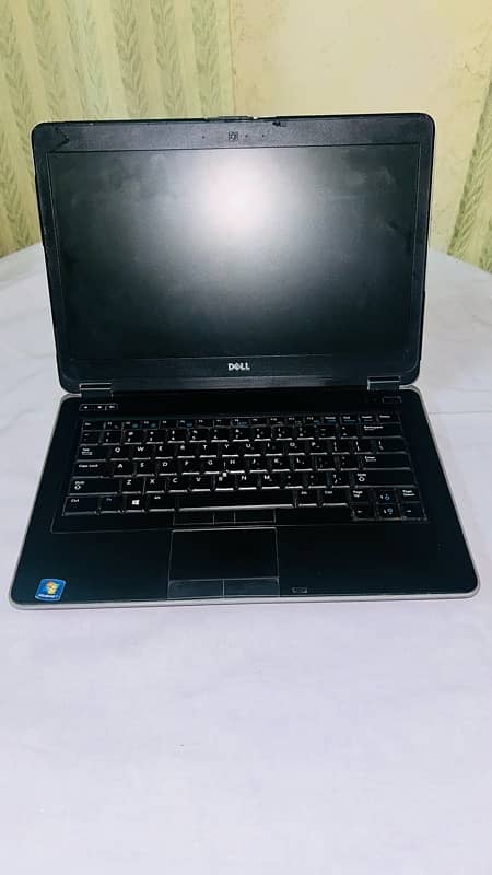 Dell latitude E6440 i5-4th gen 0