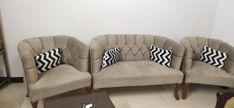 4 seater sofa set condition 10/10 market rate is 65000 0