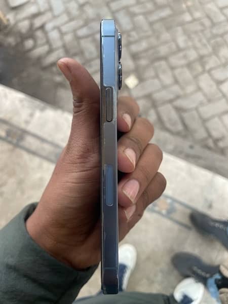 iPhone 13pro 128 gb 10/10 condition 5