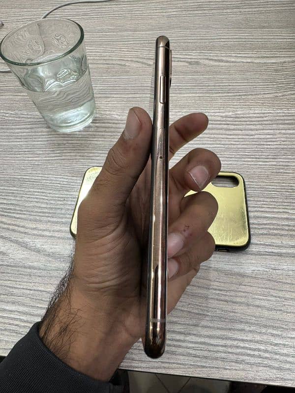 XS max PTA approved 256gb with box charger 3