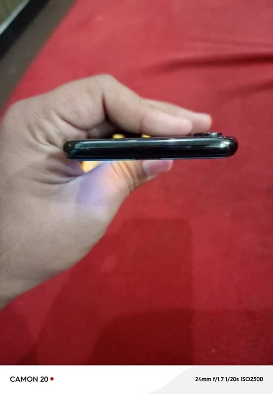 iPhone X 64gb factory unlocked sim  working 100% battery 2