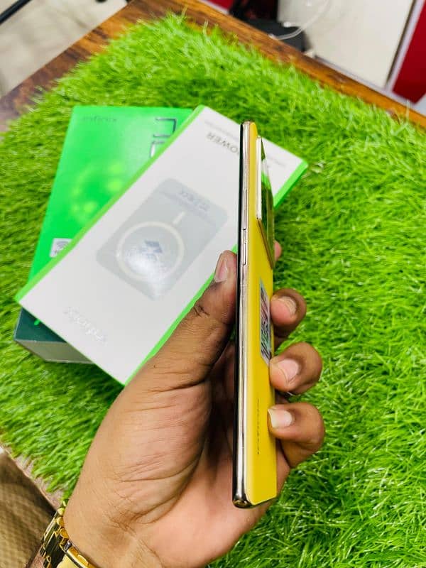 Infinix note 40 pro complete Saman 3