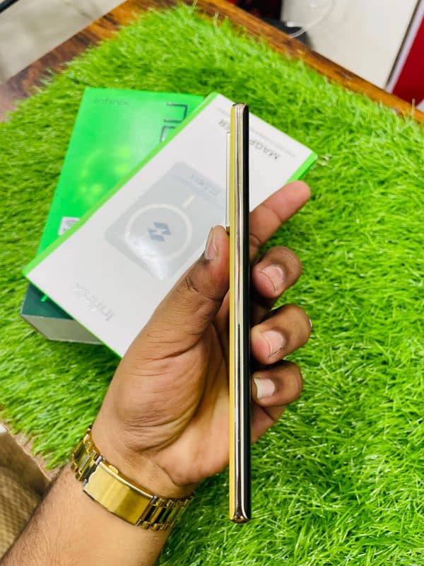 Infinix note 40 pro complete Saman 4