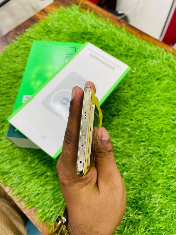 Infinix note 40 pro complete Saman 5