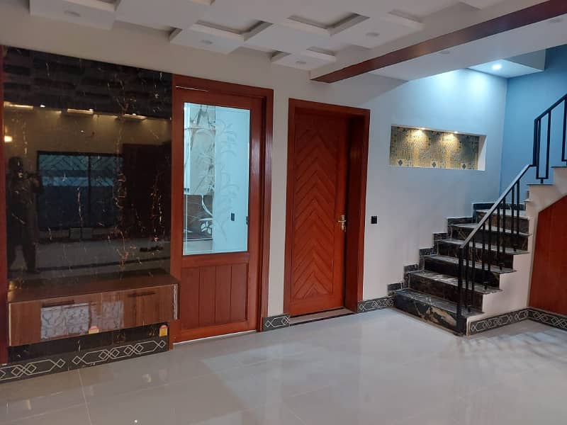 5 MARLA LIKE NEW HOUSE AVAILEBAL FOR RENT IN BAHRIA TOWN LAHORE 12