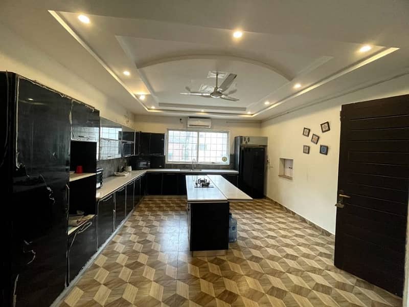 2 KANAL LUXRY FURNISH HOUSE AVAILEBAL FOR RENT IN BAHRIA TOWN LAHORE 2