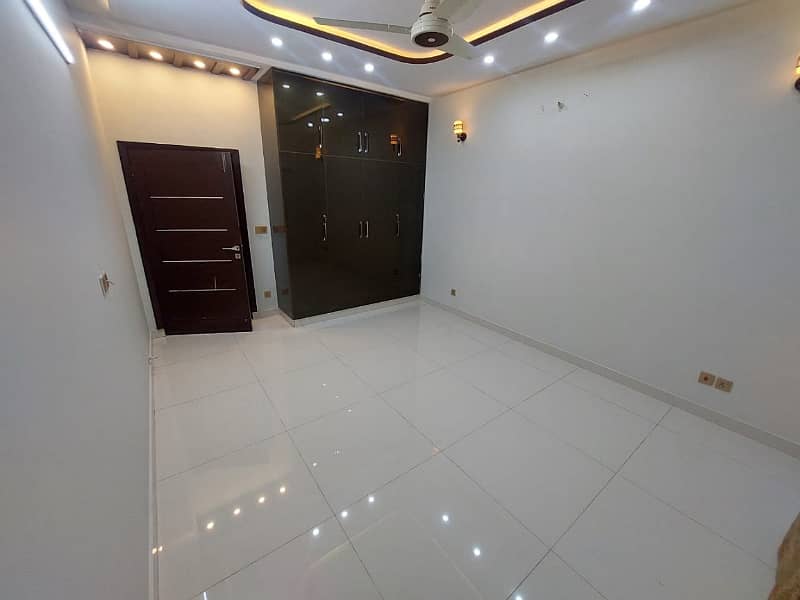 10 MARLA LIKE NEW LOWER PORTION AVAILEBAL FOR RENT IN BAHRIA TOWN LAHORE 2