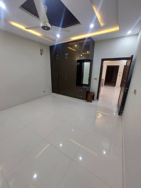 10 MARLA LIKE NEW LOWER PORTION AVAILEBAL FOR RENT IN BAHRIA TOWN LAHORE 8