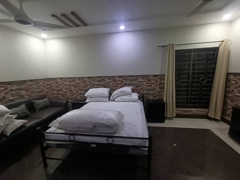 01 KANAL LIKE NEW FURNISHED LOWER PORTION AVAILEBAL FOR RENT IN BAHRIA TOWN LAHORE 4