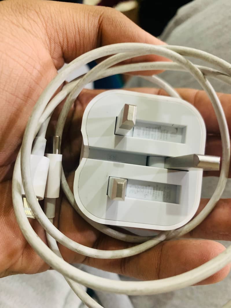 I Phone  Original Charger 7