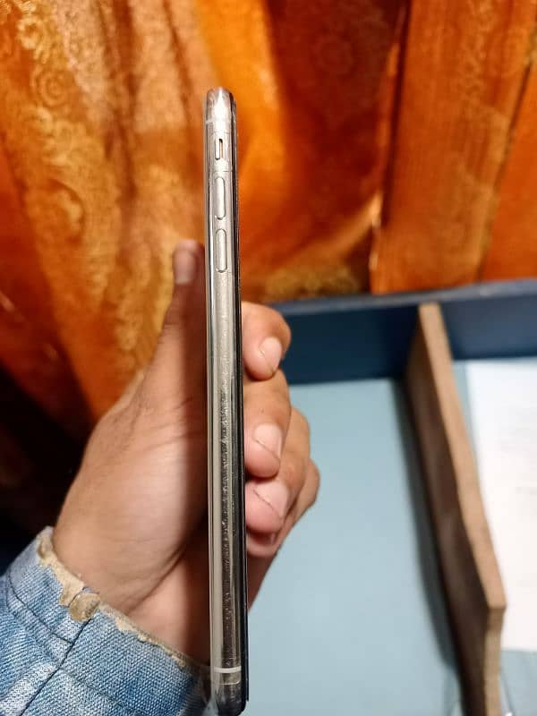 iPhone XS Max 0