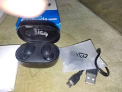 Xiaomi Mi Earbuds with box & cover 10/10 condition