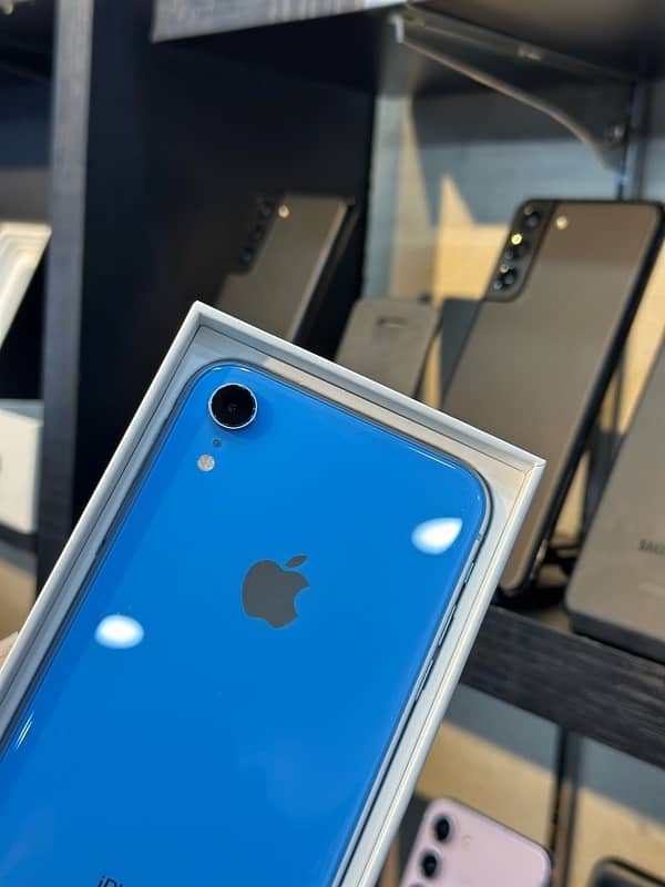 iPhone XR 1