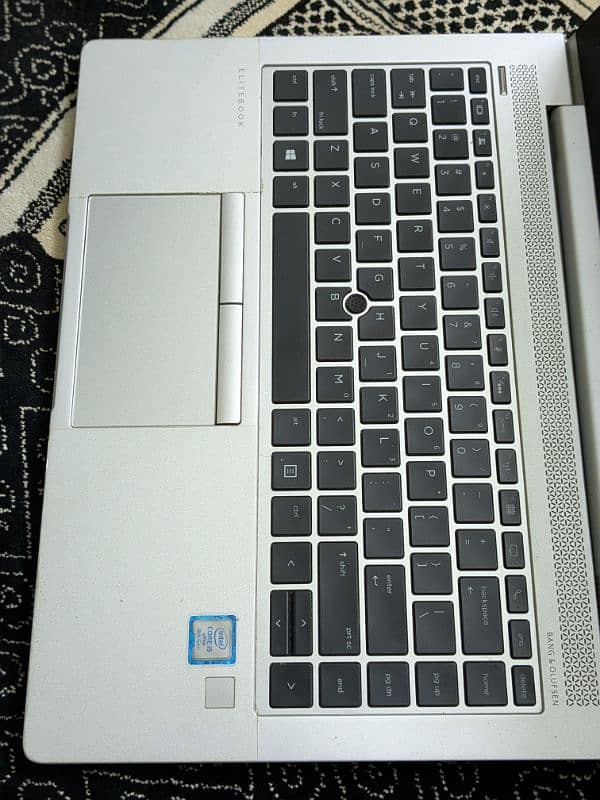 HP LAPTOP 8