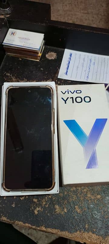 Vivo y100 8256 0