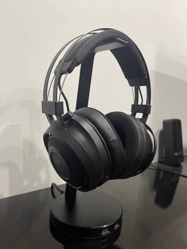 RAZER Nari Essential Wireless Headset 1