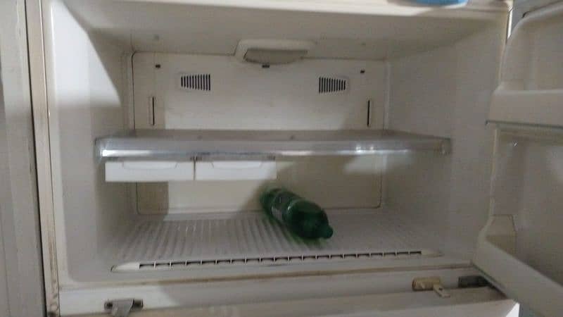 I'm selling my refrigerator 3