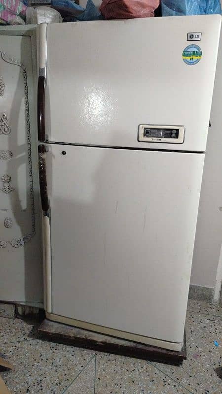 I'm selling my refrigerator 6